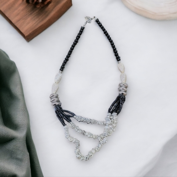 Black and White Bead Necklace - Picture 1 of 2